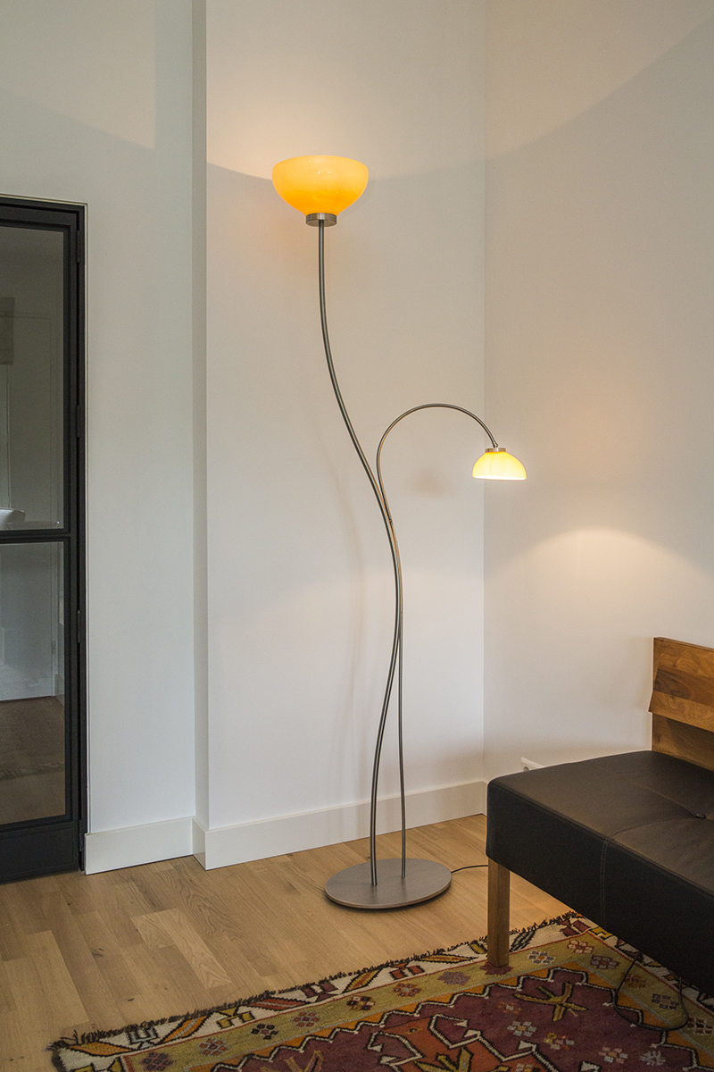 Staande lamp met asymmetrisch glas