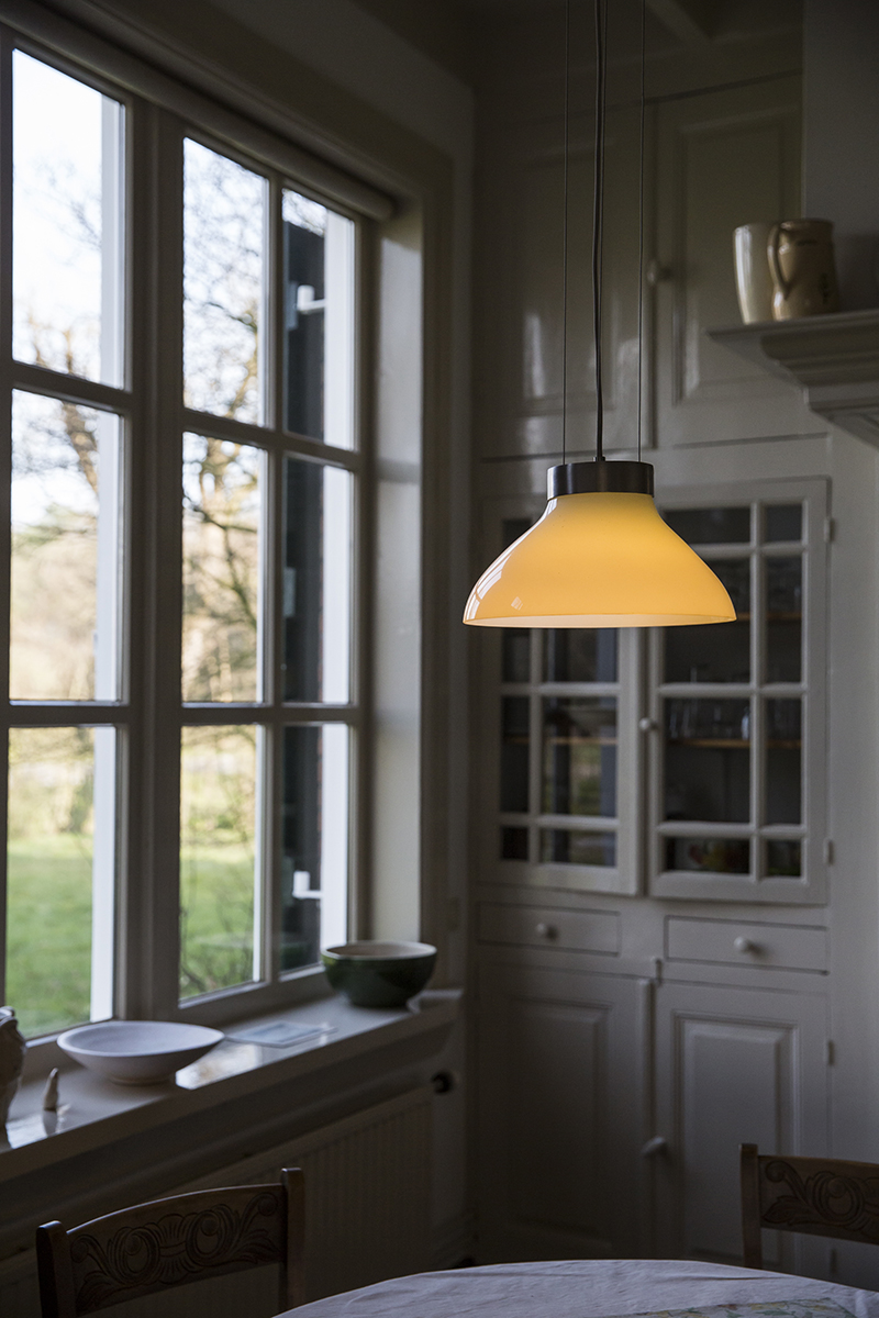 Hanglamp assymmetrisch glas keuken