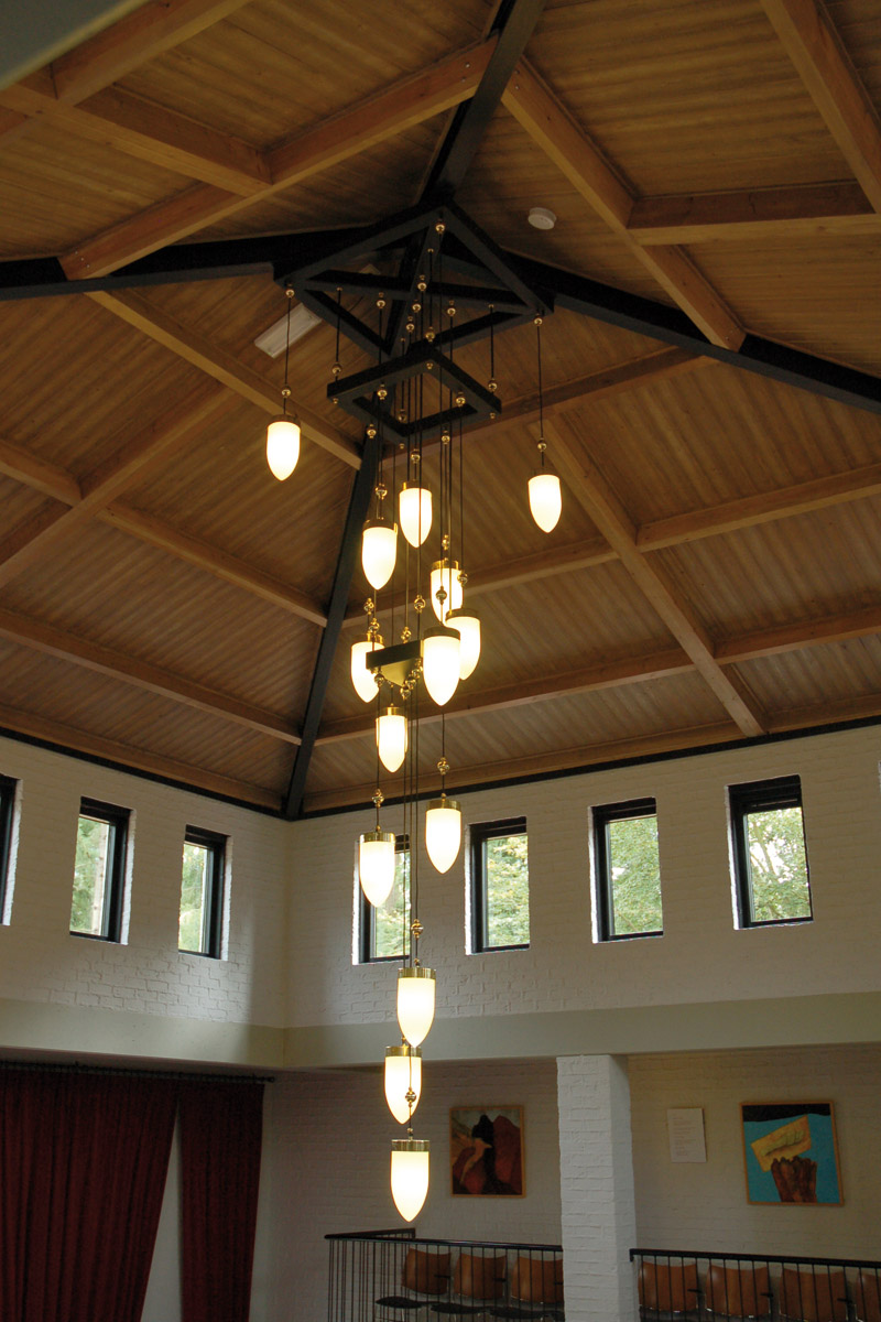 grote design hanglamp aula