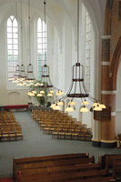 Grote kroonluchters kerk